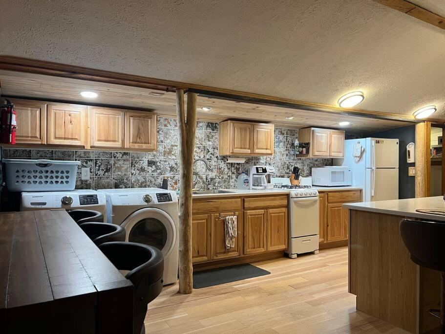 Thorpe On The Water. Creekside Nederland Cabin. Exterior photo